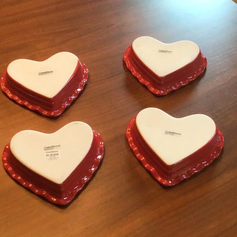 Set of 4 Crate & Barrel red-and-white ruffled heart dishes, ceramic - new
